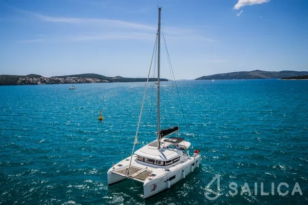 Lagoon 42 - Yacht Charter Sailica
