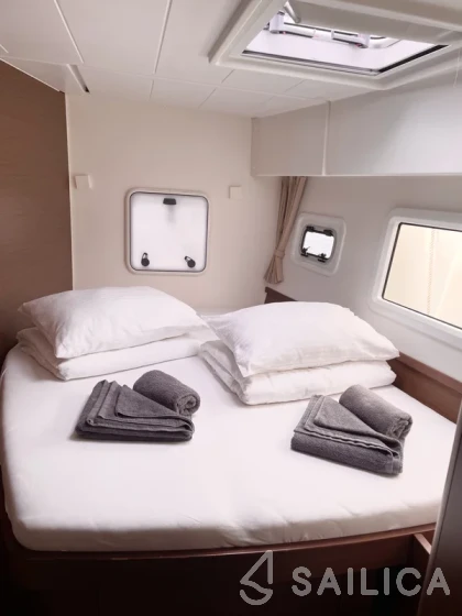 Lagoon 42 - Yacht Charter Sailica