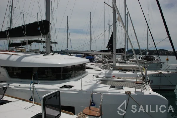 Lagoon 42 - Yacht Charter Sailica