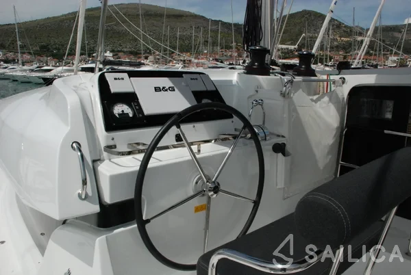 Lagoon 42 - Yacht Charter Sailica