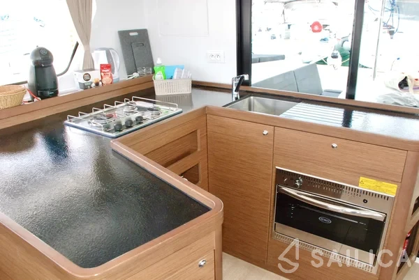 Lagoon 42 - Yacht Charter Sailica