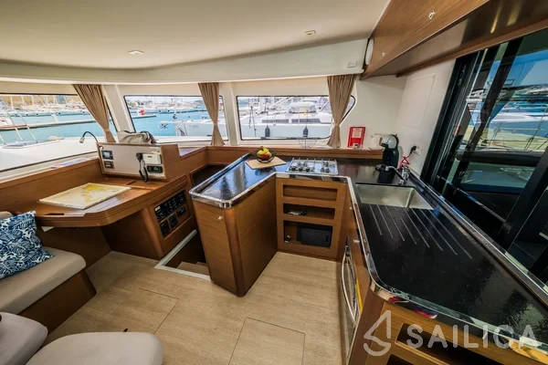 Lagoon 42 - Yacht Charter Sailica