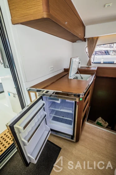 Lagoon 42 - Yacht Charter Sailica