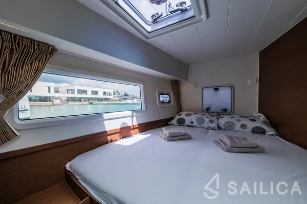 Lagoon 42 - Yacht Charter Sailica