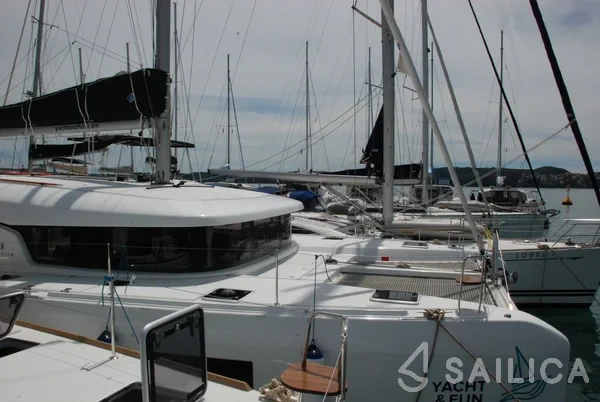 Lagoon 42 - Yacht Charter Sailica