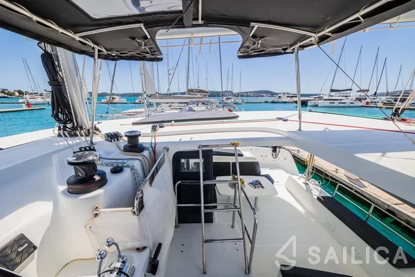 Lagoon 42 - Yacht Charter Sailica
