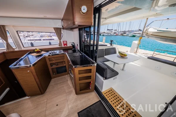Lagoon 42 - Yacht Charter Sailica