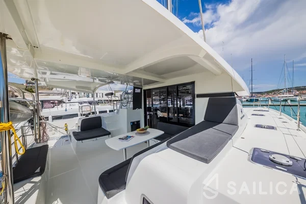 Lagoon 42 - Yacht Charter Sailica