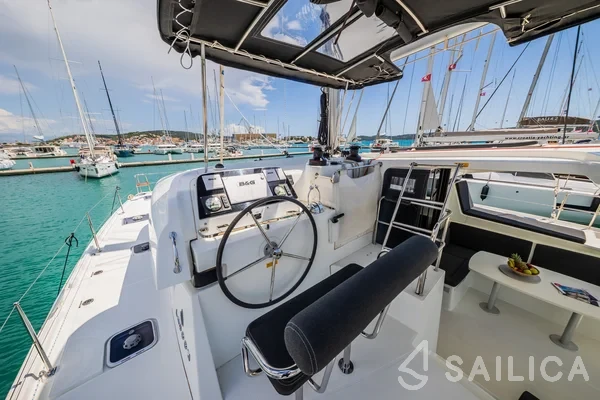 Lagoon 42 - Yacht Charter Sailica