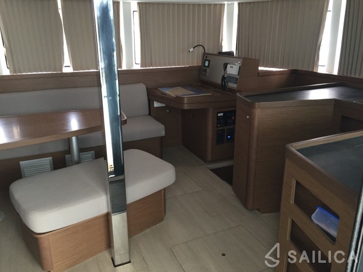 Lagoon 42 - Yacht Charter Sailica