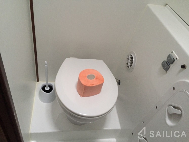 Lagoon 42 - Yacht Charter Sailica