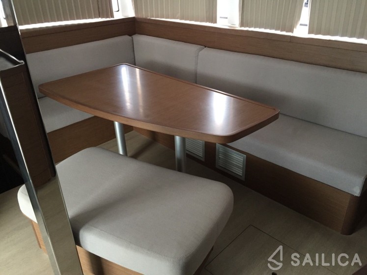 Lagoon 42 - Yacht Charter Sailica