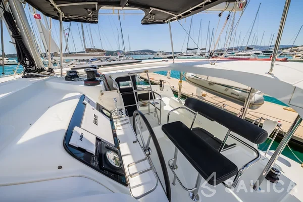 Lagoon 42 - Yacht Charter Sailica