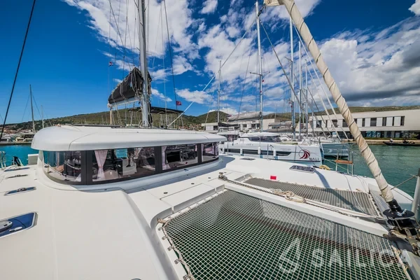 Lagoon 42 - Yacht Charter Sailica