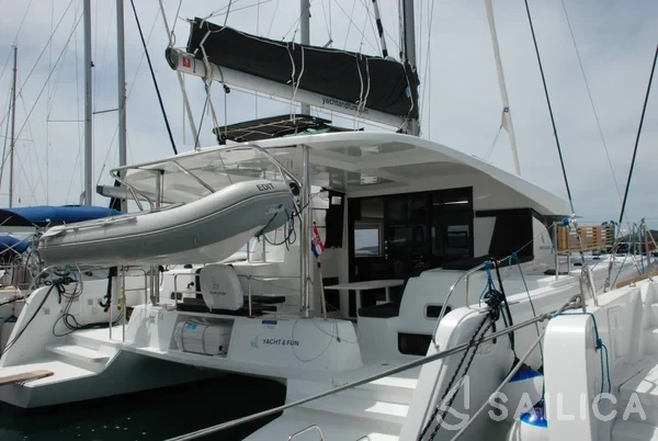 Lagoon 42 - Yacht Charter Sailica
