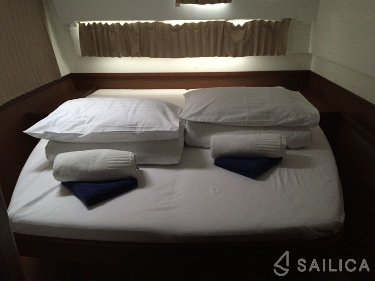 Lagoon 42 - Yacht Charter Sailica