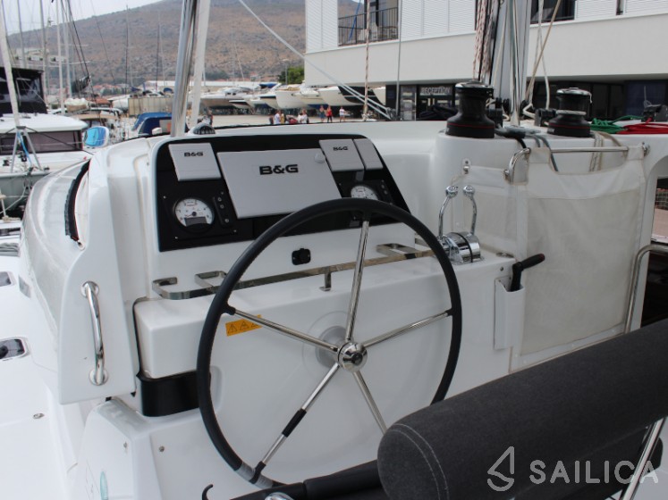 Lagoon 42 - Yacht Charter Sailica