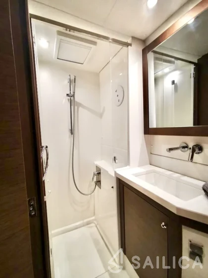 Lagoon 450  Flybridge - Yacht Charter Sailica