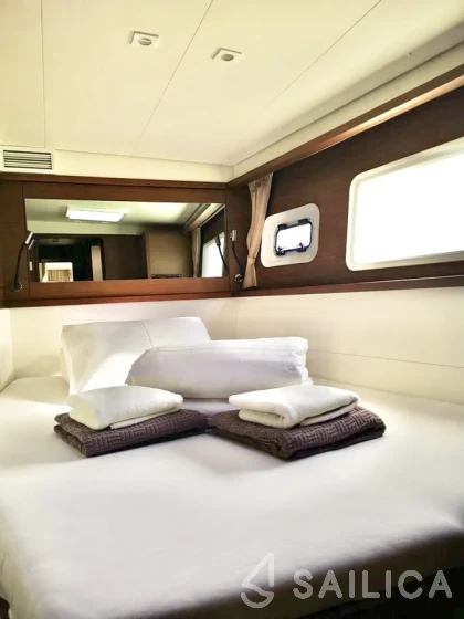 Lagoon 450  Flybridge - Yacht Charter Sailica
