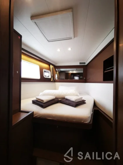 Lagoon 450  Flybridge - Yacht Charter Sailica