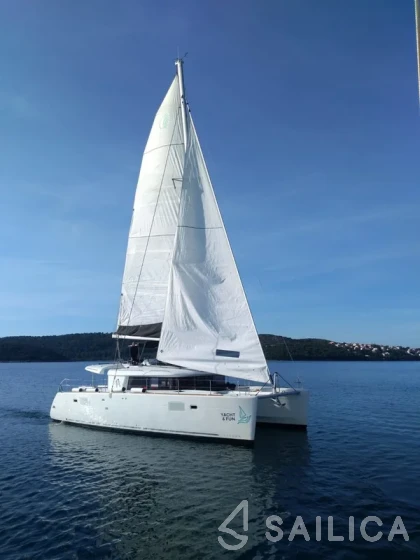 Lagoon 450  Flybridge - Yacht Charter Sailica