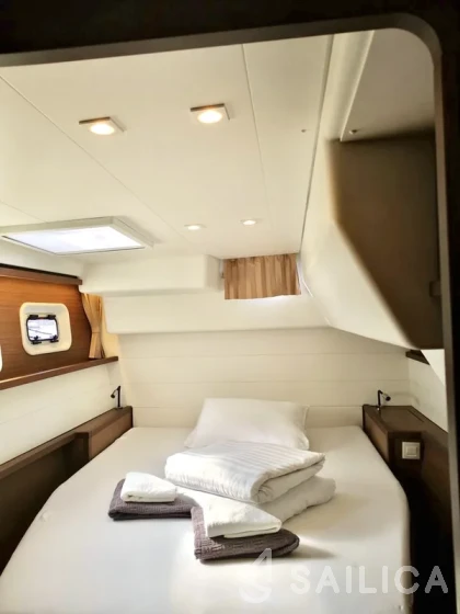 Lagoon 450  Flybridge - Yacht Charter Sailica