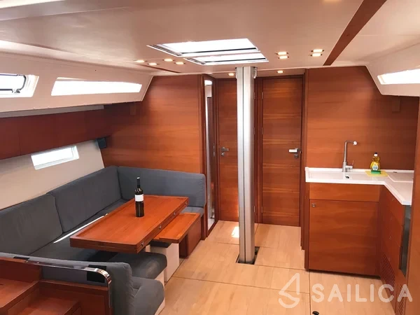 More 55 - Yacht Charter Sailica