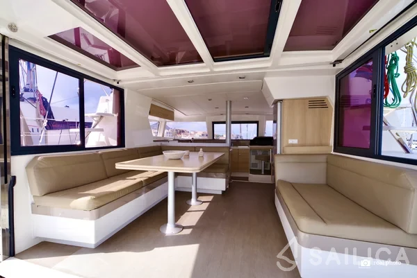Bali 4.1 - Yacht Charter Sailica