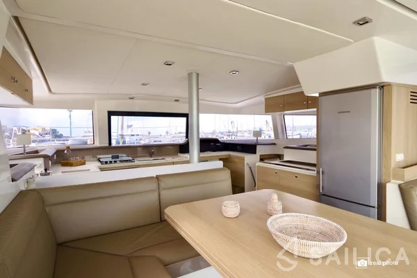 Bali 4.1 - Yacht Charter Sailica