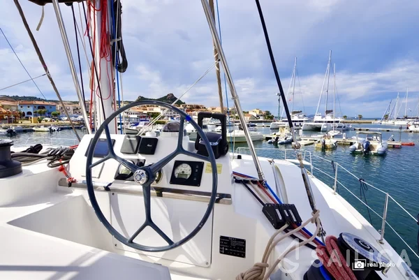 Bali 4.1 - Yacht Charter Sailica