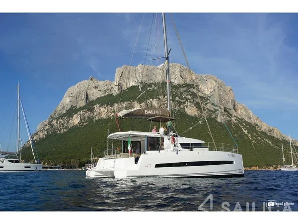 Bali 4.1 - Yacht Charter Sailica