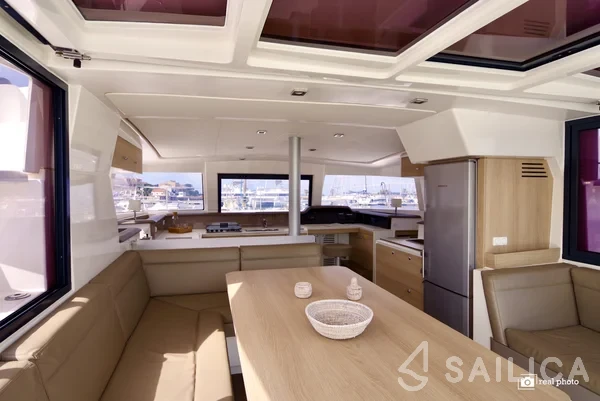 Bali 4.1 - Yacht Charter Sailica
