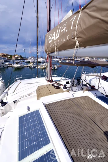 Bali 4.1 - Yacht Charter Sailica