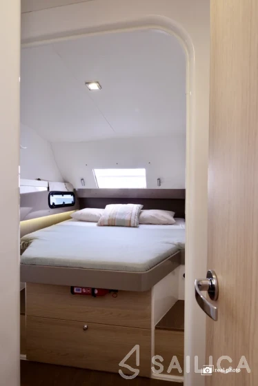 Bali 4.1 - Yacht Charter Sailica