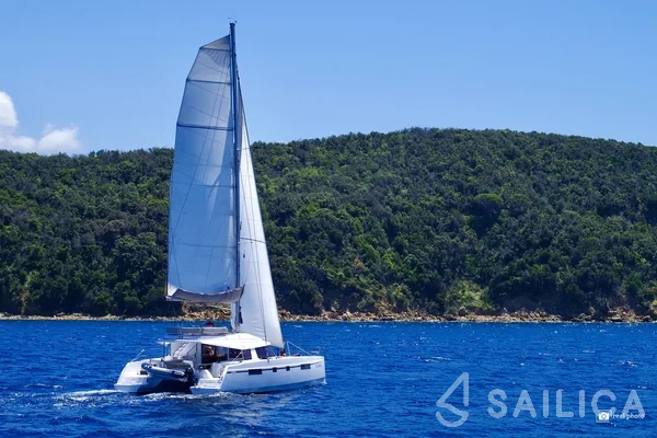 Nautitech 46 Fly - Yacht Charter Sailica