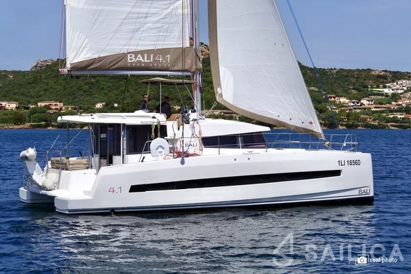 Bali 4.1 - Yacht Charter Sailica
