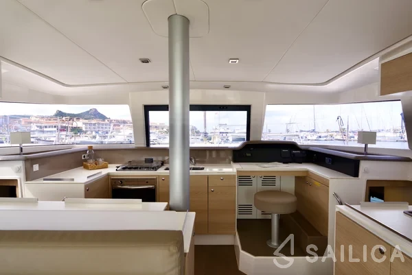 Bali 4.1 - Yacht Charter Sailica
