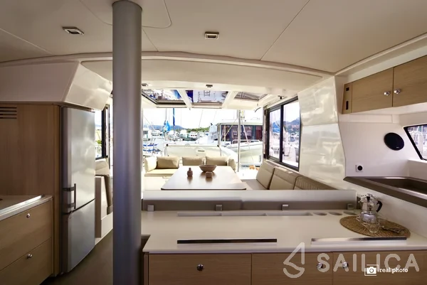 Bali 4.1 - Yacht Charter Sailica