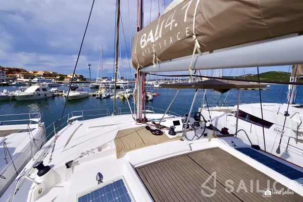 Bali 4.1 - Yacht Charter Sailica