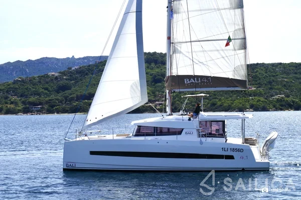 Bali 4.1 - Yacht Charter Sailica