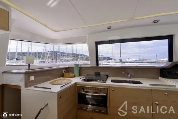 Bali 4.1 - Yacht Charter Sailica