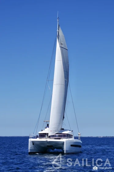 Bali 4.1 - Yacht Charter Sailica