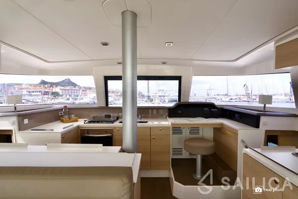 Bali 4.1 - Yacht Charter Sailica