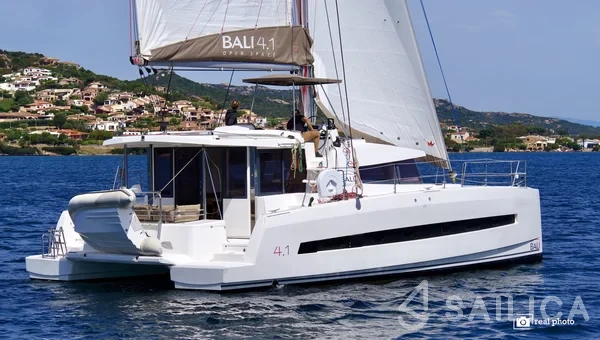 Bali 4.1 - Yacht Charter Sailica