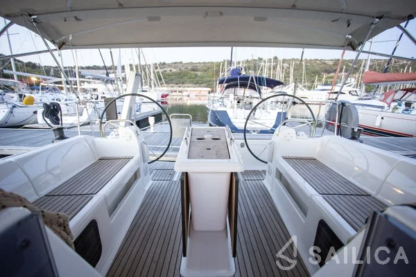 Dufour 412 GL - Yacht Charter Sailica