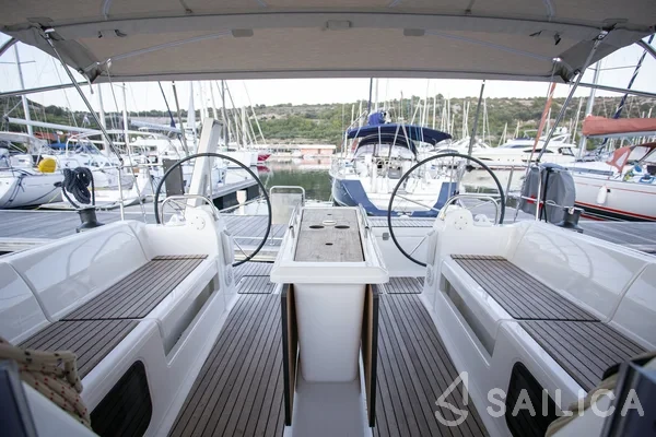 Dufour 412 GL - Yacht Charter Sailica