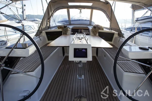 Dufour 360 GL - Yacht Charter Sailica