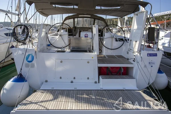 Dufour 460 GL - Yacht Charter Sailica