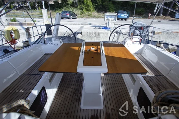 Dufour 412 GL - Yacht Charter Sailica