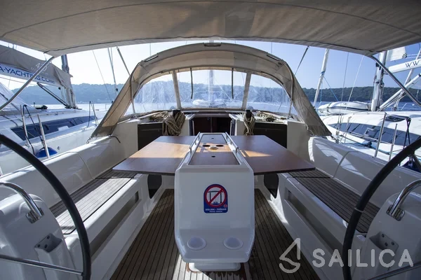 Dufour 412 GL - Yacht Charter Sailica